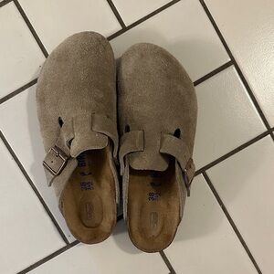 Birkenstock Women  Suede Slippers - taupe
Worn a few times